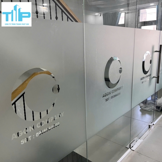 Decal mờ cắt bế logo nhận thi công tại Tp HCM