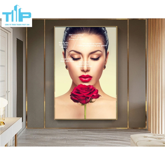 tranh tráng gương phun xăm môi sang trọng cho thẩm mỹ viện spa